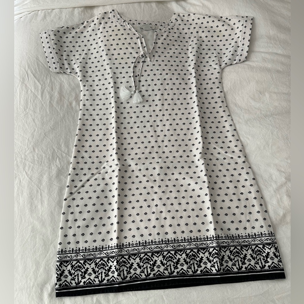 Vineyard Vines summer dress size 2 color black and white- cotton and linen blend